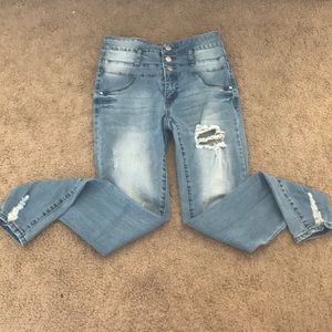 Super cute refuge ripped jeans!!!